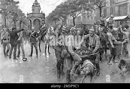 Soldats allemands à la place du March&#x9b20;Li&#x89e5;. A gauche, un Belge est recherché, et à droite, les troupes se servent des produits du marché local. Date : août 1914 Banque D'Images