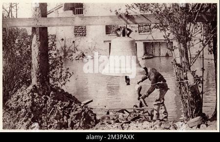 Cloche d'église française utilisée comme alarme d'avertissement de gaz, 1917, WW1 Banque D'Images