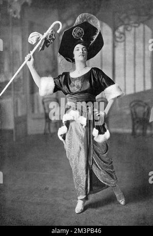 Ethel Levey (1880 - 1955), actrice et chanteuse américaine, photographiée en costume pour une nouvelle revue, « Hullo Tango », qui se joue à l'hippodrome de Londres en 1914. Banque D'Images