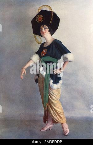 Photographie en couleur d'Ethel Levey (1880-1955), actrice et chanteuse américaine, photographiée dans l'un des costumes qu'elle portait dans la production théâtrale, 'Hullo Tango!' en 1914. Date: 1914 Banque D'Images