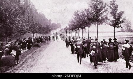 WW1 - réfugiés belges en route vers Bruxelles depuis Tirlemont Banque D'Images