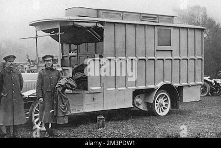 Laboratoire mobile de bactériologie, officiers RAMC en France Banque D'Images