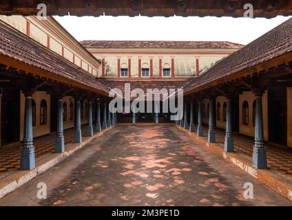 Chettiar manoir cour, Tamil Nadu, Pallathur, Inde Banque D'Images