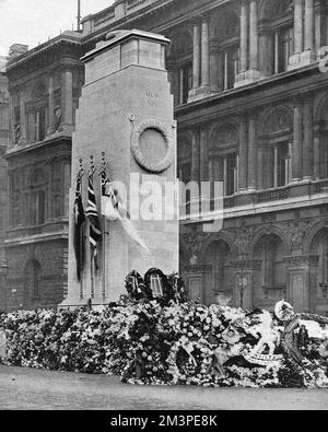 Le cénotaphe couvert de fleurs, novembre 1920 Banque D'Images