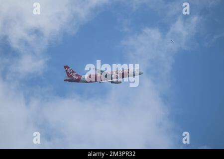 Chiangmai, Thaïlande - 15 novembre 2022 : 9m-AJY Airbus A320-200 d'AirAsia. Quittez l'aéroport de Chiangmai pour Kuala lumpur, Malaisie. Banque D'Images