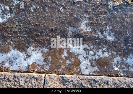 Eton, Windsor, Berkshrie, Royaume-Uni. 16th décembre 2022. C'était une autre journée froide glaciale avec des conditions glaciales. Thames Water procédaient aujourd'hui à des réparations de tuyaux à Eton. Ailleurs, il y a des problèmes de gel des tuyaux d'eau en raison des températures très froides. Crédit : Maureen McLean/Alay Live News Banque D'Images