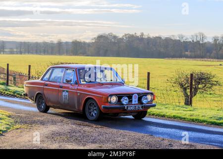 Middleshaw, Écosse - 05 décembre 2022 : 1973 Volvo 144 en compétition dans le héros le Jog Land à l'essai de fiabilité John O'Groats Banque D'Images