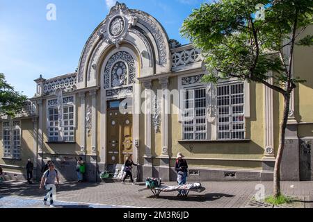 Façade d'une vieille école dans le centre historique de la ville de San José, Costa Rica Banque D'Images