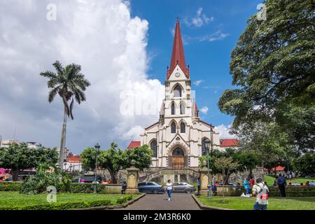 Eglise de la Merced et Parque Braulio Carrillo Colina dans le centre historique de la ville de San José, Costa Rica Banque D'Images