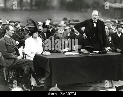 Winston Churchill à Enfield Lock munition Works Banque D'Images