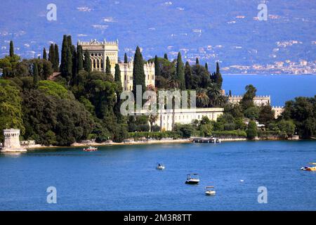 Vue de San Fermo à l'île de Garda (Isola del Garda). Italie, Europe. Banque D'Images