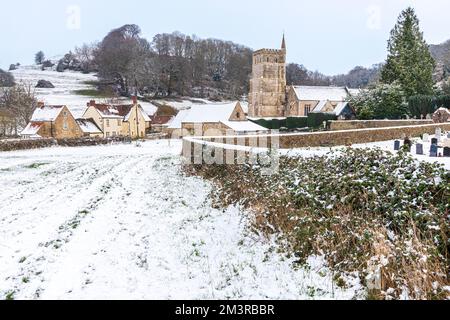 Neige au début de l'hiver dans le hameau de Hawkesbury, sud du Gloucestershire, Angleterre, Royaume-Uni Banque D'Images