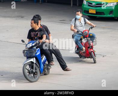 SAMUT PRAKAN, THAÏLANDE, FÉVRIER 23 2022, Motorcycles sur la rue Banque D'Images