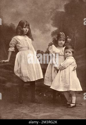 Lord Buckhurst, Lady Myra (Idina) et Lady Avice Sackville Banque D'Images