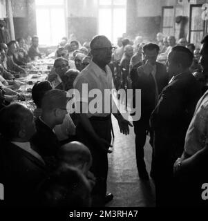 Un rassemblement de locataires protestataires dans le district de Borbeck à Essen, en Allemagne, en 1966 Banque D'Images