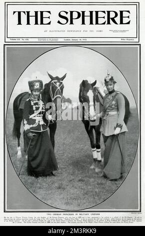 Couverture avant montrant deux princesses allemandes en uniforme militaire. (À gauche) la princesse Victoria Louise (1892 - 1980), la seule fille et le dernier enfant de l'empereur allemand Wilhelm II et de l'impératrice Augusta Victoria. Portant l'uniforme comme colonel des 7th Hussars. Il sera observé que le casque-robe militaire rappelle l'insigne des 7th Lanciers, le célèbre 'Dath of Glory Boys', pour autant que les corcernes le crâne et les crossones, qui, cependant, n'apparaissent pas sur l'uniforme de notre régiment britannique. Et sa belle-sœur (à droite) la princesse Cecile (1886 - 1954), épouse du prince héritier de Prusse, Th Banque D'Images