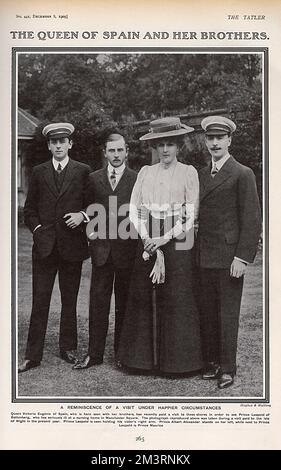 Photo pleine page en noir et blanc de la reine Victoria Eugénie d'Espagne et de ses frères dans le Tatler du 8th décembre 1909. On voit la reine poser avec (de gauche à droite) le prince Maurice, le prince Léopold de Battenberg et le prince Albert Alexander. Le prince Léopold de Battenberg était gravement malade à Londres au moment de cette photographie, cette photo ayant été prise plus tôt dans l'année sur l'île de Wight. 8th décembre 1909 Banque D'Images