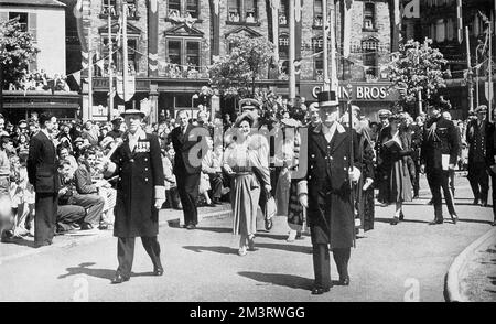 La reine et la princesse Margaret à Belfast Banque D'Images