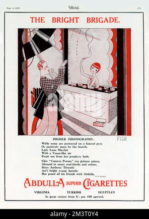 Illustration par Anne Harriet ('Annie') Fish (1890-1964) pour une publicité sur les cigarettes Abdulla - 'Brigade lumineuse' - Photographie supérieure. Banque D'Images