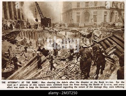 Une bombe directe a été lancée à la station de métro Bank, à Londres, pendant le Blitz, où 51 personnes ont été tuées le 11th janvier 1941. L'explosion dévaste la salle de réservation souterraine, les escaliers mécaniques, les escaliers et les plates-formes souterraines. Pendant la Seconde Guerre mondiale, des photographies de ce genre ont été retenues à la presse pour tenir les Allemands informés de l'ampleur des dommages qu'ils infligeaient. Cette photographie a été publiée 6 ans plus tard en 1947. Banque D'Images