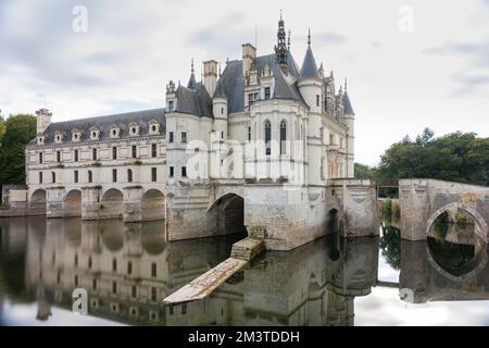 Château de Chenonceau se reflète dans le cher, Indre-et-Loire, Centre-Val de Loire, France Banque D'Images