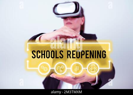 Légende conceptuelle réouverture des écoles, Word pour les classes est terminé pour le moment étant la fin de la journée d'école Banque D'Images