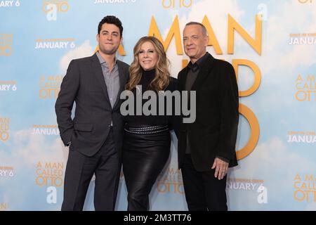 Londres, Royaume-Uni. 16 décembre 2022. Truman Hanks, Rita Wilson et Tom Hanks assistent à Un homme appelé Otto Photocall à l'hôtel Corinthia à Londres, en Angleterre. Credit: S.A.M./Alay Live News Banque D'Images