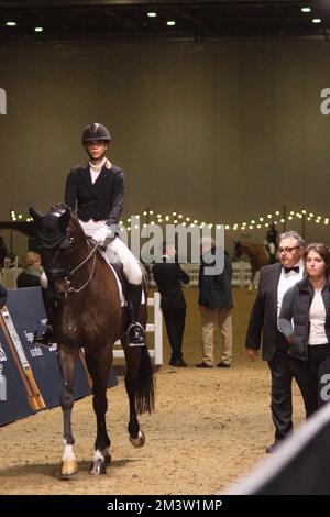 Londres, Royaume-Uni. 16th décembre 2022. Grande prix Freestyle de la FEI Dressage au salon international du cheval de Londres. Faits saillants de la première moitié de ce concours avec des participants venus d'Espagne, de Grande-Bretagne, de Belgique, de France, du Canada, Irlande, Singapour et Australie. Crédit : Peter Hogan/Alay Live News Banque D'Images