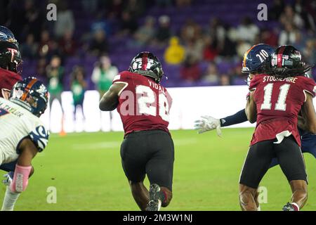 Orlando, Floride, États-Unis, 16 décembre 2022, Troy Trojans en arrière Kimani Vidal #28 tentative de briser la défense de l'USTA dans la première moitié à l'Explora Stadium. (Crédit photo : Marty Jean-Louis) Banque D'Images
