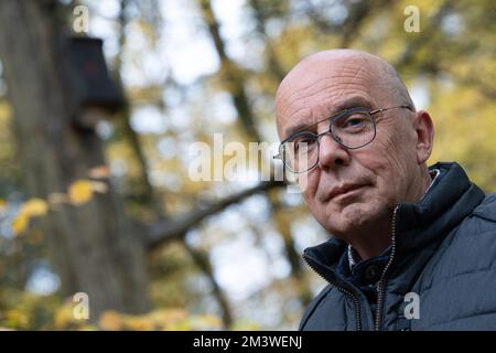 Hameln, Allemagne. 17th novembre 2022. Rainer Marcek, superviseur régional de la chauve-souris de l'Agence d'État de Basse-Saxe pour la gestion de l'eau, la protection côtière et la conservation de la nature (NLWKN). L'expert de la chauve-souris observe un déclin de la population de la Weserbergland. Credit: Swen Pförtner/dpa/Alay Live News Banque D'Images