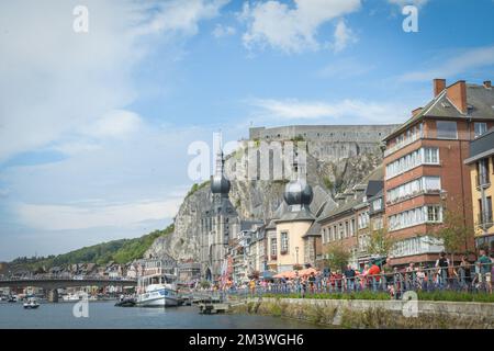 Dinant. Namur - Belgique 15-08-2022. Remblai de la ville de Dinant. Jour d'été Banque D'Images