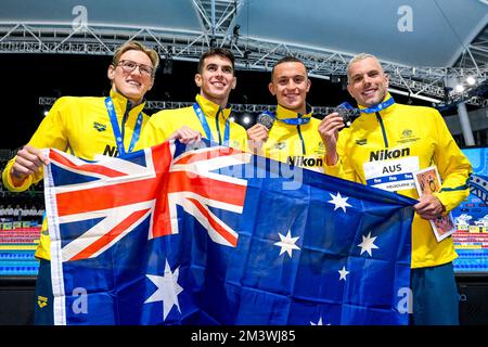 Thomas Neill, Kyle Chalmers, Flynn Zareb Southam, Mack Horton d'Australie montrent la médaille d'argent après avoir disputé la finale des hommes du relais Freestyle 4x200 M. Banque D'Images