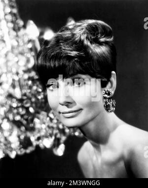 AUDREY HEPBURN en ATTENTE JUSQU'À LA TOMBÉE DE LA NUIT (1967), dirigé par TERENCE YOUNG. Crédit: WARNER BROTHERS / Album Banque D'Images