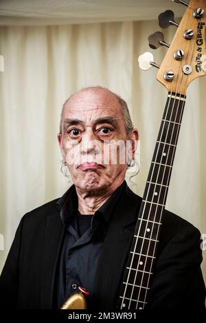 Norman Watt-Roy dans les coulisses du festival Rock Against cancer, Wiltshire. Banque D'Images