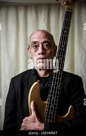 Norman Watt-Roy dans les coulisses du festival Rock Against cancer, Wiltshire. Banque D'Images