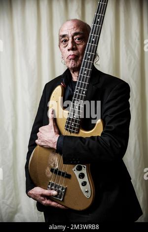 Norman Watt-Roy dans les coulisses du festival Rock Against cancer, Wiltshire. Banque D'Images