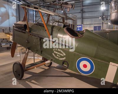 A Royal Aircraft Factory SE5a (réplique), l'un des avions de chasse alliés clés de la première Guerre mondiale exposés dans le Bellman Hanger, Brooklands Museum, Surrey, Royaume-Uni. Banque D'Images