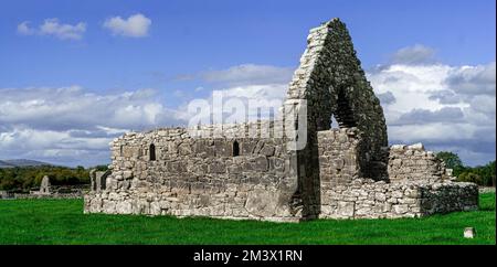 Site monastique de Kilmacduagh, Gort, Co Galway, Irlande. Banque D'Images