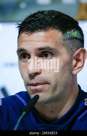 Doha, Qatar. 17th décembre 2022. Emiliano Martinez, gardien de but argentin, donne une conférence de presse au Centre national des congrès du Qatar (QNCC) à Doha sur 17 décembre 2022, à la veille du match de football final de la coupe du monde du Qatar 2022 entre l'Argentine et la France. Credit: Brésil photo Press/Alamy Live News Banque D'Images