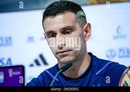 Doha, Qatar. 17th décembre 2022. Emiliano Martinez, gardien de but argentin, donne une conférence de presse au Centre national des congrès du Qatar (QNCC) à Doha sur 17 décembre 2022, à la veille du match de football final de la coupe du monde du Qatar 2022 entre l'Argentine et la France. Credit: Brésil photo Press/Alamy Live News Banque D'Images