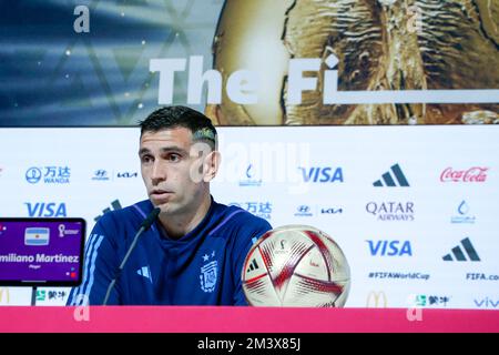 Doha, Qatar. 17th décembre 2022. Emiliano Martinez, gardien de but argentin, donne une conférence de presse au Centre national des congrès du Qatar (QNCC) à Doha sur 17 décembre 2022, à la veille du match de football final de la coupe du monde du Qatar 2022 entre l'Argentine et la France. Credit: Brésil photo Press/Alamy Live News Banque D'Images