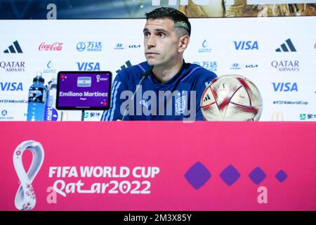 Doha, Qatar. 17th décembre 2022. Emiliano Martinez, gardien de but argentin, donne une conférence de presse au Centre national des congrès du Qatar (QNCC) à Doha sur 17 décembre 2022, à la veille du match de football final de la coupe du monde du Qatar 2022 entre l'Argentine et la France. Credit: Brésil photo Press/Alamy Live News Banque D'Images