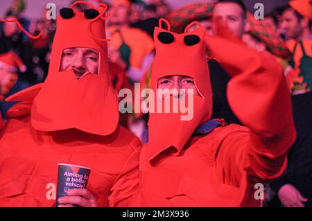 LONDRES, ROYAUME-UNI - DÉCEMBRE 16: Fans et supporters lors de son premier match rond au Championnat du monde des fléchettes de Cazoo 2022/23 à Alexandra Palace on 16 décembre 2022 à Londres, Royaume-Uni. (Photo de Pieter Verbeek/BSR Agency) Banque D'Images