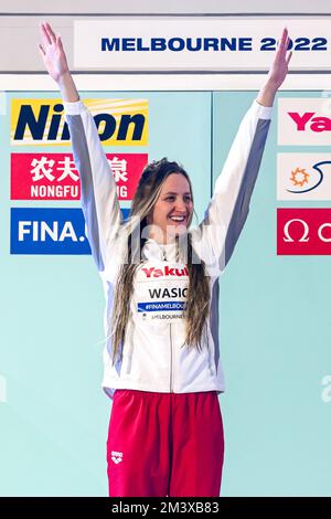 Melbourne, Australie. 17th décembre 2022. Katarzyna Wasick, de Pologne, célèbre après avoir remporté la médaille d'argent à la finale des femmes acrobates 50m lors des Championnats du monde de natation de la FINA au Melbourne Sports and Aquatic Centre à Melbourne, Australie, 17 décembre 2022. Photo Giorgio Scala/Deepbluemedia/Insidefoto crédit: Insidefoto di andrea staccioli/Alamy Live News Banque D'Images