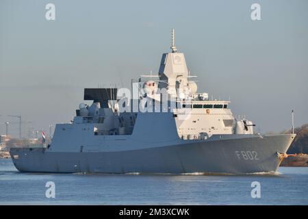 Navire de guerre de la Marine hollandaise HNLMS de Zeven Provinciën sur la Tamise à Londres Banque D'Images