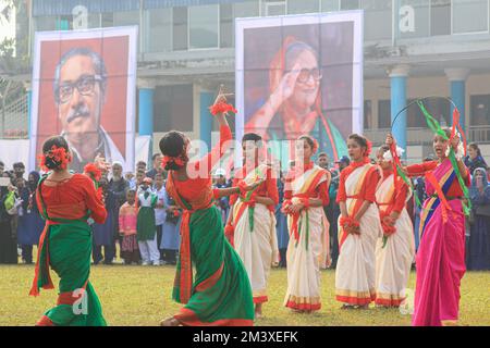 Sylhet, Bangladesh. 15th décembre 2022. Participants d'une exposition au stade du district de Sylhet à l'occasion de la célébration de la Grande victoire du Bangladesh et du 51th anniversaire de l'indépendance du Bangladesh sur 16 décembre 2022 à Sylhet, au Bangladesh. (Photo de MD Rafayat Haque Khan/ Groupe Eyepix/Sipa USA) crédit: SIPA USA/Alay Live News Banque D'Images