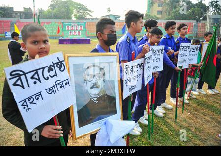 Sylhet, Bangladesh. 15th décembre 2022. Participants d'une exposition au stade du district de Sylhet à l'occasion de la célébration de la Grande victoire du Bangladesh et du 51th anniversaire de l'indépendance du Bangladesh sur 16 décembre 2022 à Sylhet, au Bangladesh. (Photo de MD Rafayat Haque Khan/ Groupe Eyepix/Sipa USA) crédit: SIPA USA/Alay Live News Banque D'Images