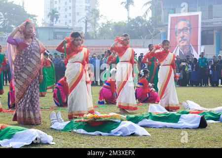 Sylhet, Bangladesh. 15th décembre 2022. Participants d'une exposition au stade du district de Sylhet à l'occasion de la célébration de la Grande victoire du Bangladesh et du 51th anniversaire de l'indépendance du Bangladesh sur 16 décembre 2022 à Sylhet, au Bangladesh. (Photo de MD Rafayat Haque Khan/ Groupe Eyepix/Sipa USA) crédit: SIPA USA/Alay Live News Banque D'Images