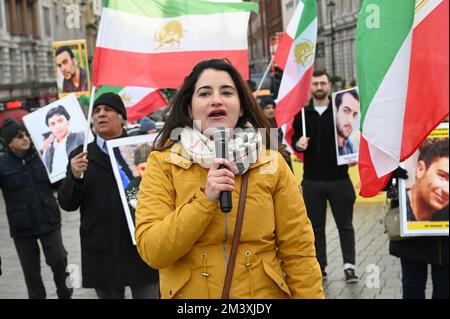 Londres, Royaume-Uni. 17th décembre 2022. L'Organisation des Mojahedin du peuple d'Iran organise une manifestation à Londres pour demander l'abolition du régime du pays dans le cadre de la répression contre les manifestants de Trafalgar Square. Crédit : voir Li/Picture Capital/Alamy Live News Banque D'Images