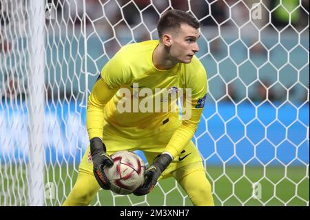 DOHA, QATAR - DÉCEMBRE 17 : le gardien de but Dominik Livakovic de Croatie en action pendant la coupe du monde de la FIFA, Qatar 2022 3rd place match entre la Croatie et le Maroc au stade international de Khalifa sur 17 décembre 2022 à Doha, Qatar. Photo: Igor Kralj/PIXSELL crédit: Pixsell/Alay Live News Banque D'Images